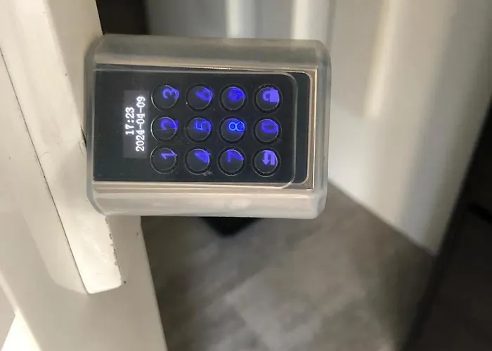 R24/7, 4050 Traun شقة لينتز